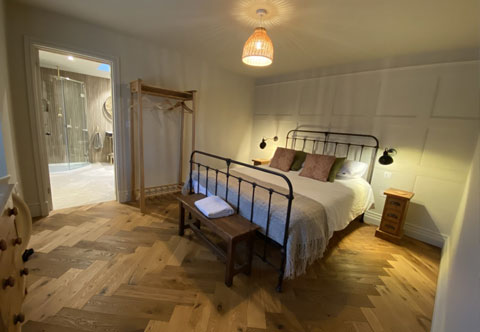 Broadway Bolthole outside