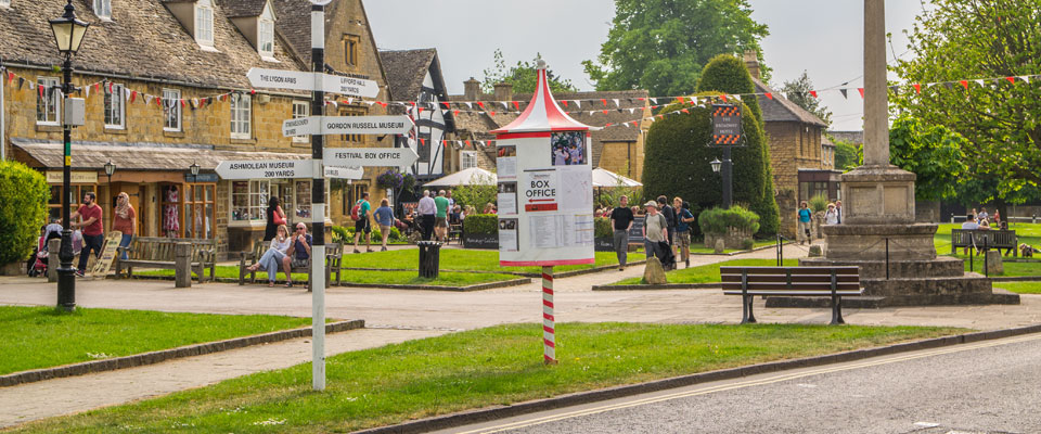 Broadway Arts Festival